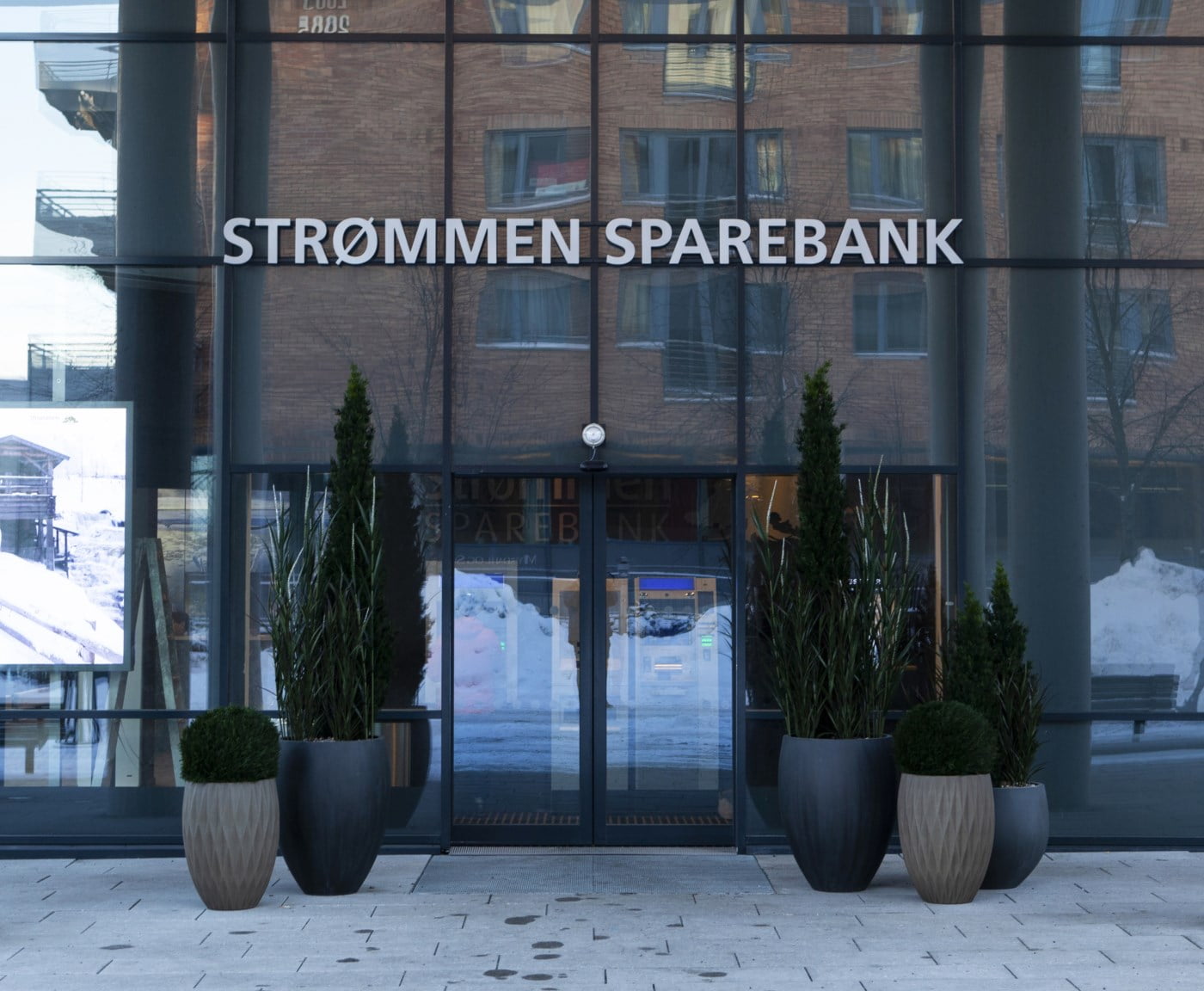 Inngangen til Strømmen Sparebank